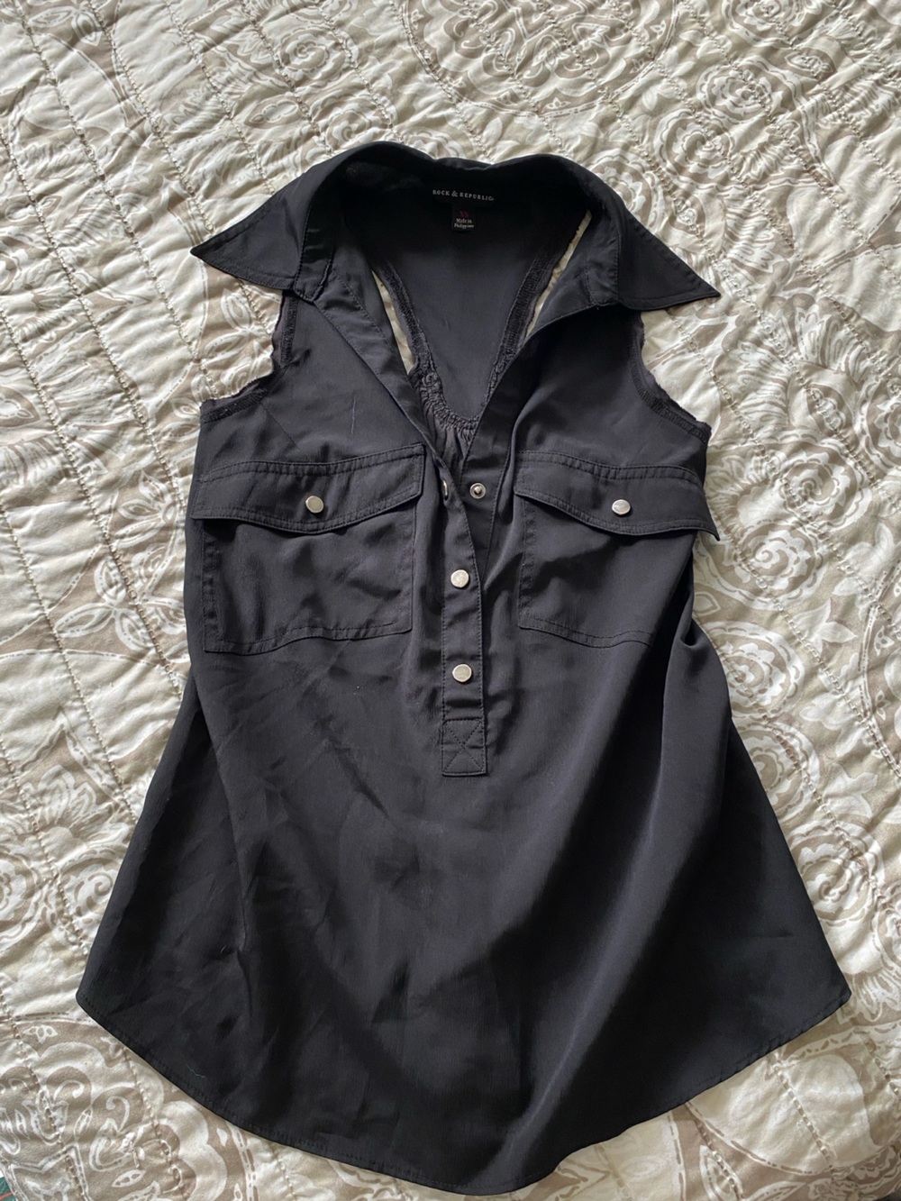 Rock & Republic Black Sleeveless Button Up Tank